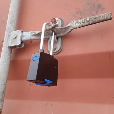 axoLOCK securing a container latch on site